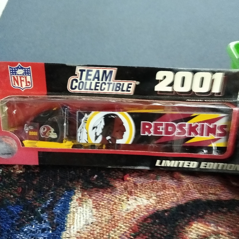Diecast metal Washington Redskins semi truck new inbox limited edition 2001